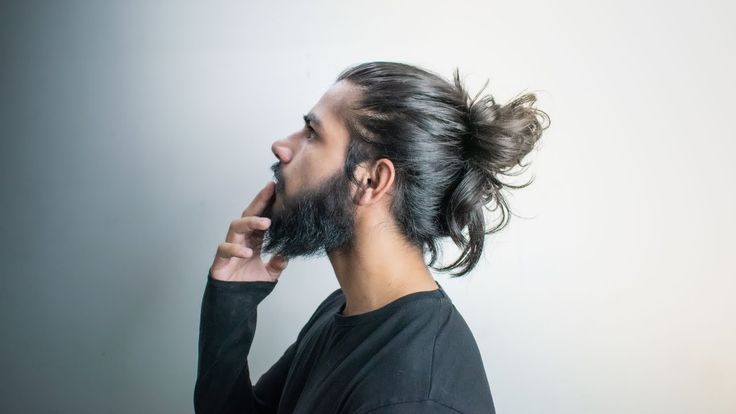 MAN BUN HAIRSTYLE